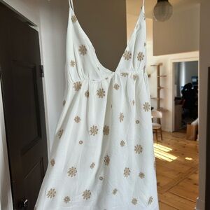 Selfie Leslie White and Tan Mini Dress